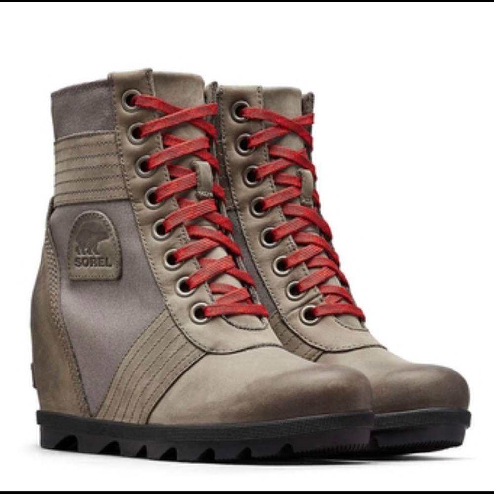 Sorel LEXIE™ WEDGE BOOT in Quarry Grey Red Laces